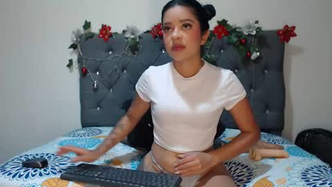 Snapshot of charlottee07 chatting on February 2025 03:52:02 AM charlottee07 online show from February 2025 03:52:02 AM