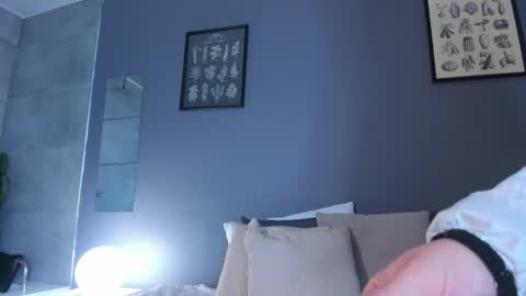 Snapshot of charlottee_love_ chatting on April 2026 11:25:02 AM charlottee_love_ online show from April 2026 11:25:02 AM