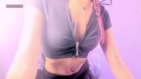 Snapshot of charlotteee_02 chatting on September 2025 04:06:01 AM charlotteee online show from September 2025 04:06:01 AM