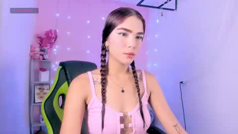 Snapshot of charlotteee_02 chatting on October 2025 08:34:02 AM charlotteee online show from October 2025 08:34:02 AM