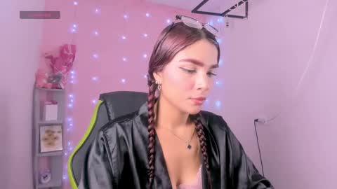Snapshot of charlotteee_02 chatting on October 2025 03:51:02 AM charlotteee online show from October 2025 03:51:02 AM