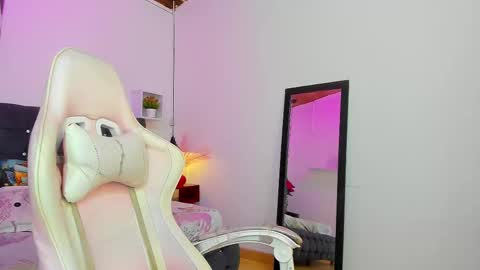 Charly online show from September 2025 05:11:01 AM