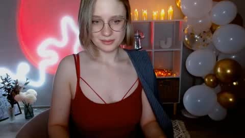 Snapshot of charming_beauty chatting on December 2024 01:03:01 AM Michelle online show from December 2024 01:03:01 AM