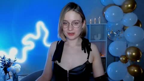 Snapshot of charming_beauty chatting on December 2024 04:09:01 AM Michelle online show from December 2024 04:09:01 AM