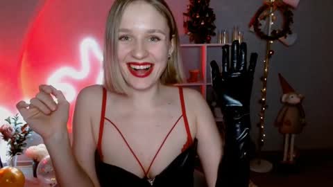 Snapshot of charming_beauty chatting on December 2024 09:02:01 AM Michelle online show from December 2024 09:02:01 AM