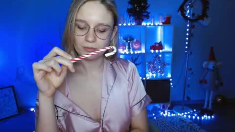 Snapshot of charming_beauty chatting on December 2024 04:05:02 AM Michelle online show from December 2024 04:05:02 AM