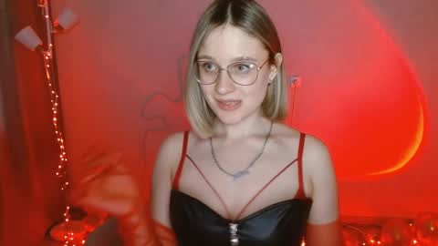 Snapshot of charming_beauty chatting on January 2025 08:53:02 AM Michelle online show from January 2025 08:53:02 AM