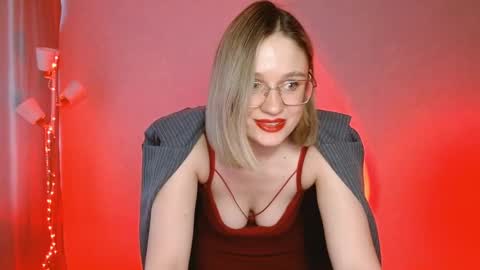 Snapshot of charming_beauty chatting on February 2025 03:44:01 AM Michelle online show from February 2025 03:44:01 AM