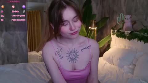 Snapshot of charming_lilly chatting on November 2025 12:40:02 PM Lissa online show from November 2025 12:40:02 PM