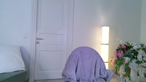 Snapshot of charming_ruru chatting on April 2026 06:10:02 AM Ruru online show from April 2026 06:10:02 AM