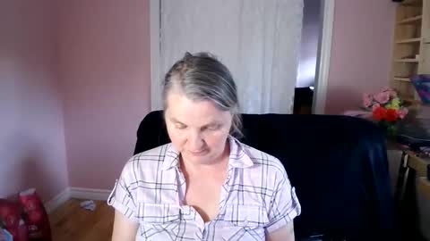 Snapshot of chealsiek chatting on June 2026 10:44:02 PM chealsiek online show from June 2026 10:44:02 PM