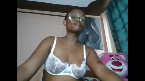 Snapshot of cheeky_charms chatting on May 2026 01:54:02 PM cheeky_charms online show from May 2026 01:54:02 PM