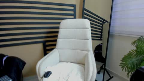 cherry_bunnyx online show from March 2026 04:44:02 PM