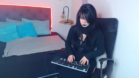 cherry_darck online show from February 2026 01:45:02 PM