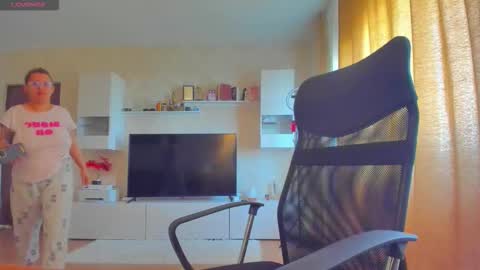 mayra online show from October 2025 09:04:02 AM