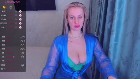Snapshot of cherry_starrr chatting on January 2025 07:00:02 AM cherry_starrr online show from January 2025 07:00:02 AM