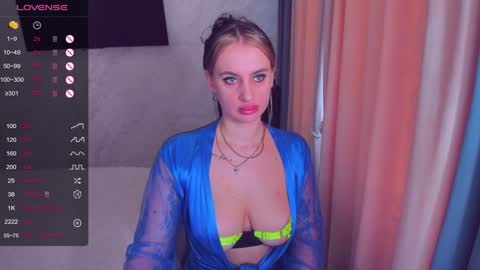 Snapshot of cherry_starrr chatting on January 2025 07:39:02 AM cherry_starrr online show from January 2025 07:39:02 AM