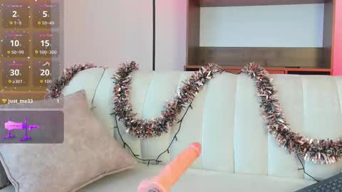 Mia online show from December 2025 08:04:02 PM