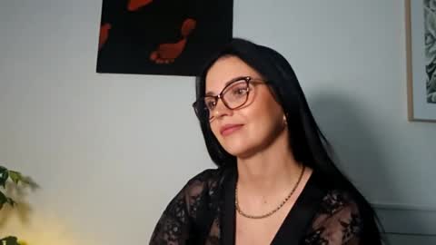 Snapshot of cherryluxe_ chatting on May 2026 06:12:02 PM Kira online show from May 2026 06:12:02 PM