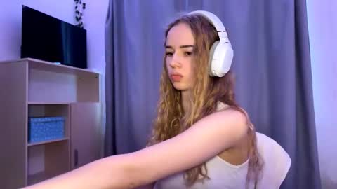 Evie online show from October 2025 09:42:02 AM