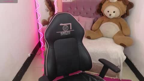 Chiara  online show from November 2025 03:17:01 AM