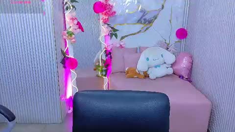 Snapshot of chiara_tay chatting on July 2026 06:43:01 PM Chiara online show from July 2026 06:43:01 PM