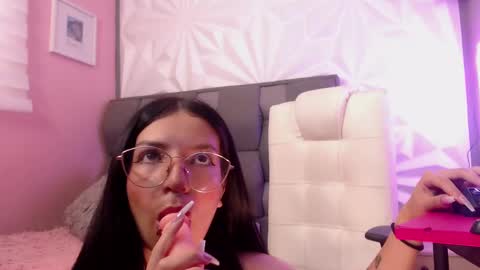 Snapshot of chiaraa_fiore chatting on February 2025 08:01:01 PM Chiara online show from February 2025 08:01:01 PM