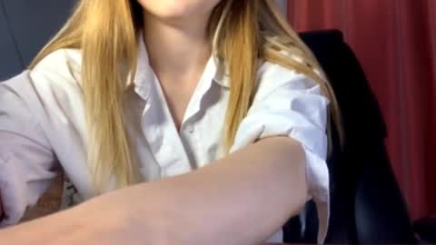 Snapshot of chill_velvet chatting on September 2025 06:22:01 PM Sasha online show from September 2025 06:22:01 PM