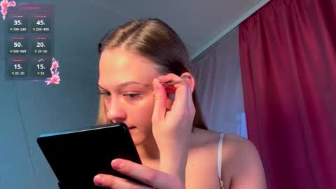 Snapshot of chill_velvet chatting on November 2025 04:26:02 AM Sasha online show from November 2025 04:26:02 AM