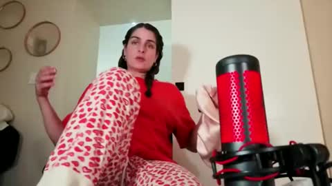 Snapshot of chillwithcamii chatting on April 2026 10:23:02 PM yoursensualparadise online show from April 2026 10:23:02 PM