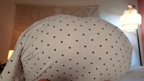 Snapshot of chillwithcamii chatting on April 2026 09:43:02 PM yoursensualparadise online show from April 2026 09:43:02 PM