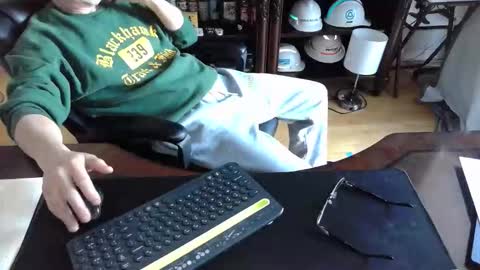 Snapshot of chiphoneman chatting on March 2026 04:00:01 PM chiphoneman online show from March 2026 04:00:01 PM