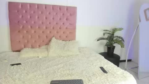 chloe and leider online show from March 2026 12:52:01 PM