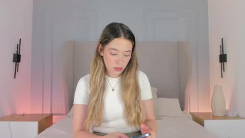 Snapshot of chloe_dee_ chatting on June 2026 07:49:01 PM Chloe online show from June 2026 07:49:01 PM