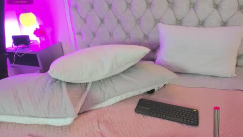 Snapshot of chloe_dolls18 chatting on January 2026 07:39:01 PM CLHOE online show from January 2026 07:39:01 PM