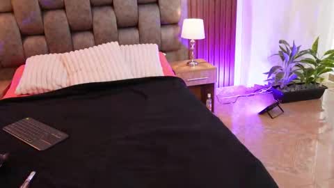 Chloe online show from March 2026 12:22:02 PM