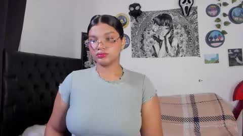 Snapshot of chloe_kisses chatting on September 2025 11:04:02 AM chloe_kisses online show from September 2025 11:04:02 AM