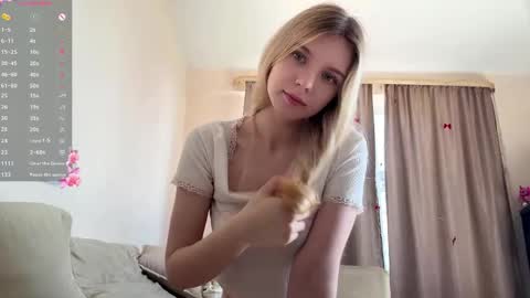 Snapshot of chloe_show chatting on June 2026 11:15:02 AM hloe online show from June 2026 11:15:02 AM