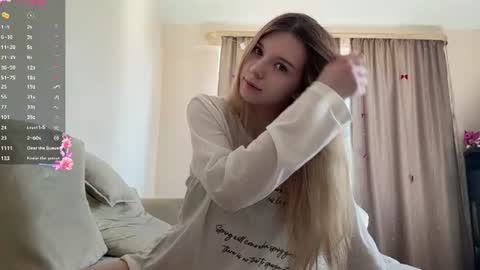 Snapshot of chloe_show chatting on June 2026 12:52:01 PM hloe online show from June 2026 12:52:01 PM