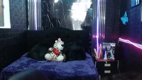 Snapshot of chloe_smith5 chatting on June 2026 02:37:02 PM chloe_smith5 online show from June 2026 02:37:02 PM