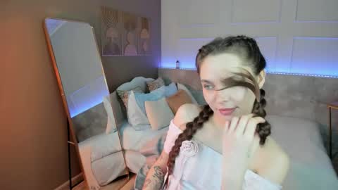 Chloe online show from May 2026 02:27:02 PM