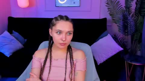 Snapshot of chloe_sunny chatting on June 2026 07:20:01 PM Chloe online show from June 2026 07:20:01 PM
