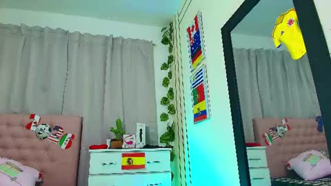 Snapshot of chloe_swarts chatting on June 2026 11:09:01 PM Lulu online show from June 2026 11:09:01 PM
