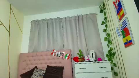Snapshot of chloe_swarts chatting on July 2026 01:00:01 AM Lulu online show from July 2026 01:00:01 AM