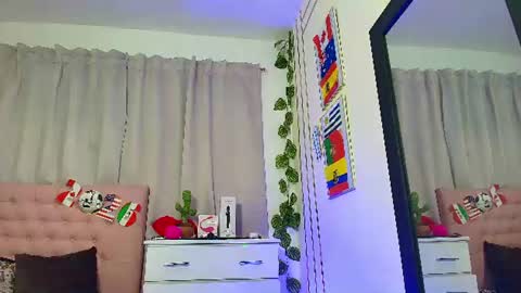 Snapshot of chloe_swarts chatting on July 2026 01:42:01 AM Lulu online show from July 2026 01:42:01 AM