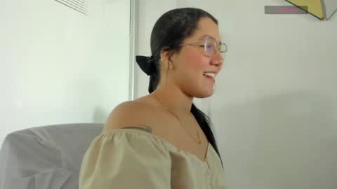 chloe_thomsoon online show from May 2026 08:47:01 PM