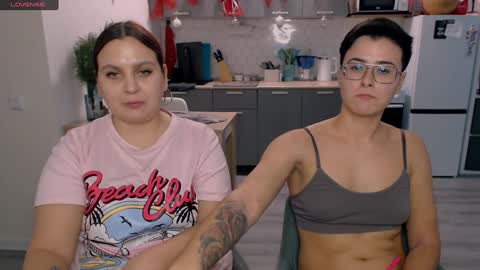 Snapshot of chloe_x_ chatting on December 2024 10:00:02 PM Eva and Sandra online show from December 2024 10:00:02 PM