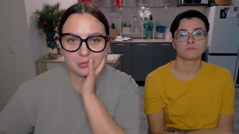 Snapshot of chloe_x_ chatting on December 2024 09:47:02 PM Eva and Sandra online show from December 2024 09:47:02 PM