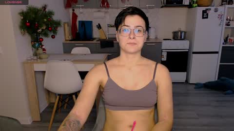 Snapshot of chloe_x_ chatting on January 2025 09:54:02 AM Eva and Sandra online show from January 2025 09:54:02 AM