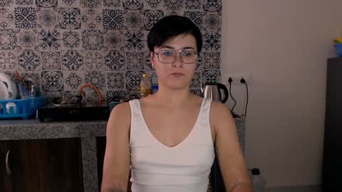 Snapshot of chloe_x_ chatting on February 2025 09:08:02 AM Eva and Sandra online show from February 2025 09:08:02 AM